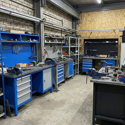 Превью - Металлические слесарные верстаки